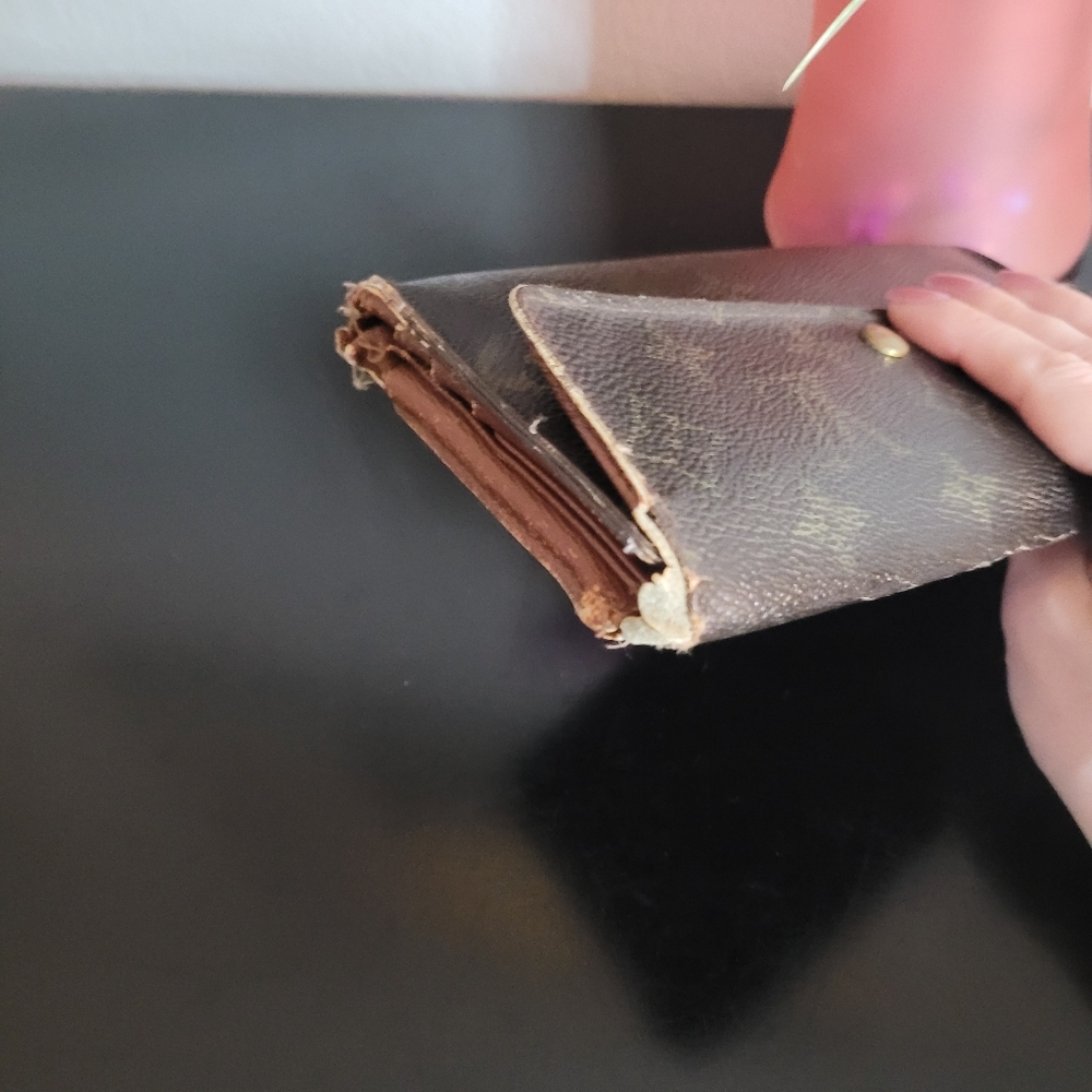 Louis Vuitton Monogram Canvas Wallet 💥 - Picture 3 of 4